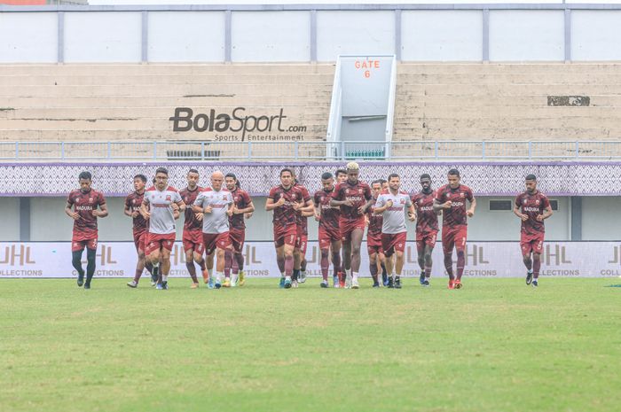 Suasana skuat Madura United (skuad Madura United) menjalani sesi latihan di Stadion Indomilk, Tangerang, Banten, Rabu (1/2/2023).