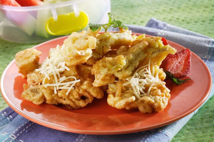 Hidangan roti tawar goreng pisang keju.