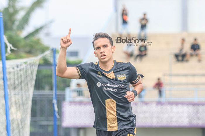 Pemain sayap kanan Dewa United, Egy Maulana Vikri, sedang melakukan selebrasi seusai mencetak gol dalam laga pekan ke-22 Liga 1 2022 di Stadion Indomilk Arena, Tangerang, Banten, Kamis (2/2/2023) siang.