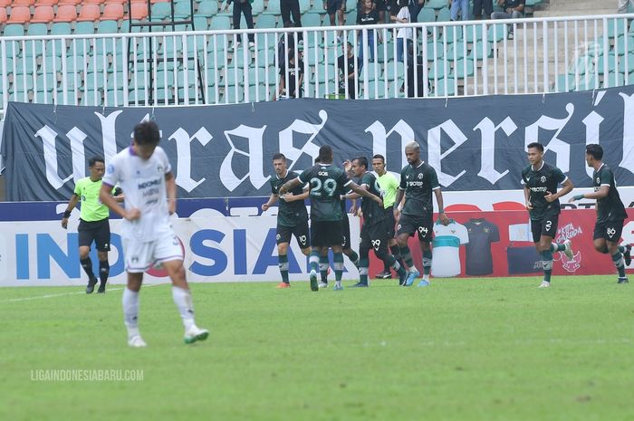 Selebrasi gol Komarodin, Persikabo 1973 vs Persita Tangerang, di Stadion Pakansari, Bogor, Kamis (2/2/2023).
