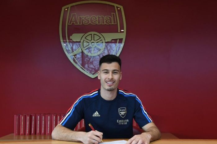 Pelatih Arsenal, Mikel Arteta, menyarankan para pemainnya mengikuti jejak Gabriel Martinelli memperpanjang kontrak di klub. 