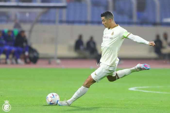 Cristiano Ronaldo berhasil mencetak gol perdana untuk Al Nassr dalam laga melawan Al Fateh di Liga Arab Saudi 2022-2023, Jumat (3/2/2023).