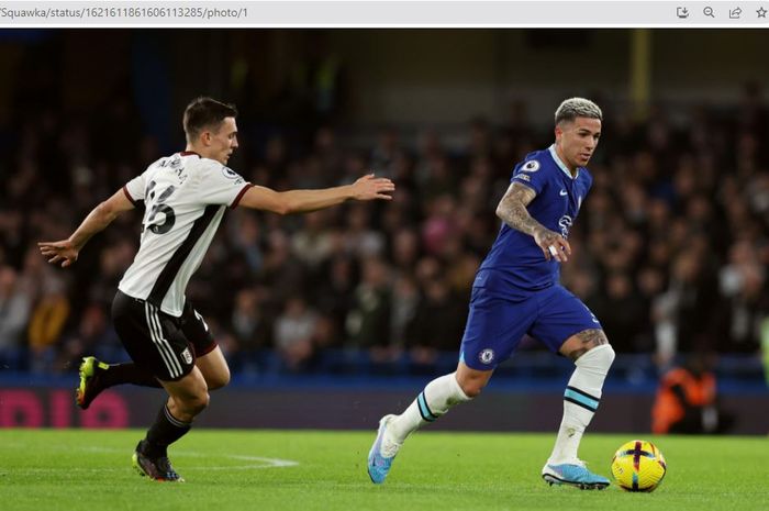 Aksi gelandang baru Chelsea, Enzo Fernandez, dalam laga melawan Fulham di Stadion Stamford Bridge, Jumat (3/2/2023).