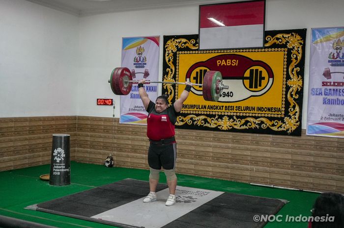 Atlet angkat besi Indonesia, Nurul Akmal, akan berlaga pada SEA Games 2023 Kamboja