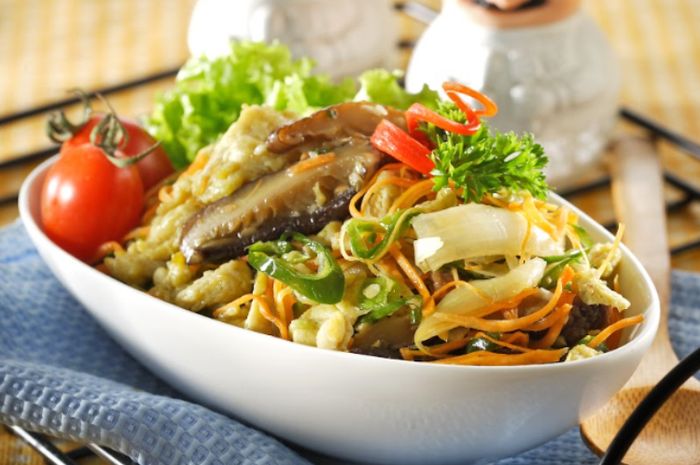 Hidangan orak-arik telur jamur untuk menu sahur Ramadhan