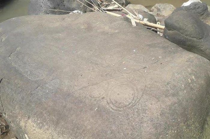 7 Peninggalan Kerajaan Tarumanegara, Ada Prasasti Kebon Kopi - Intisari