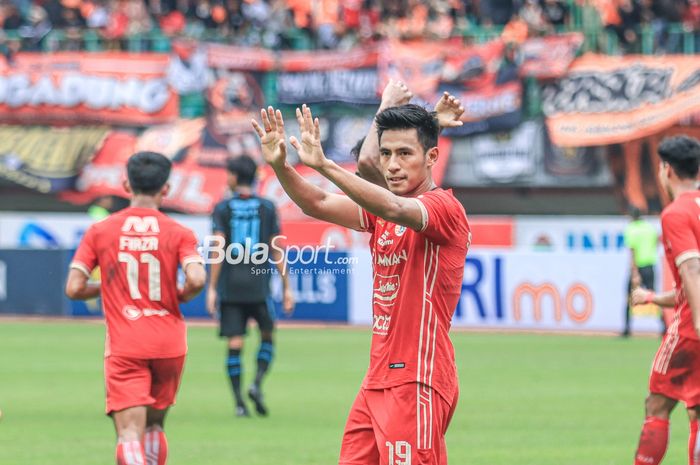 Gelandang Persija Jakarta, Hanif Sjahbandi,  selebrasi seusai mencetak gol dalam laga pekan ke-24 Liga 1 2022 di Stadion Patriot Candrabhaga, Bekasi, 12 Februari 2023.