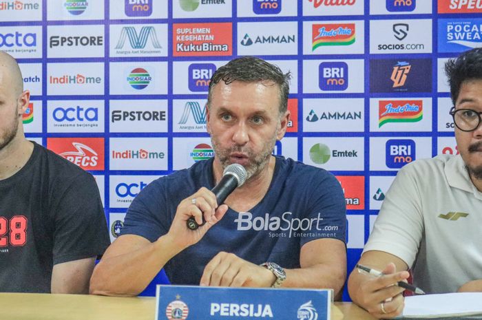 Pelatih Persija Jakarta, Thomas Doll, sedang memberikan keterangan kepada awak media seusai laga pekan ke-24 Liga 1 2022 di Stadion Patriot Candrabhaga, Bekasi, Jawa Barat, 12 Februari 2023.