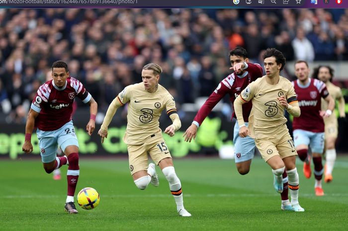 Winger Chelsea, Mykhailo Mudryk, beraksi dalam laga melawan West Ham United di London Stadium, Sabtu (11/2/2023).