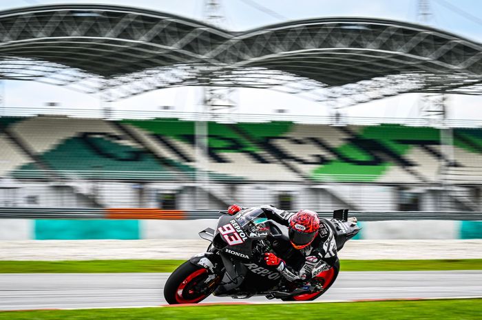 Aksi pembalap Repsol Honda, Marc Marquez pada hari ketiga tes pramusim MotoGP 2023 di Sirkuit Sepang, Malaysia, Minggu (12/2/2023)