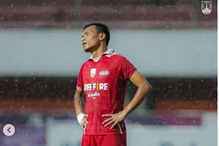 Pemain Persis Solo, Ferdinand Sinaga saat melawan Borneo FC pada laga pekan ke-24 Liga 1 2022/2023 di Stadion Maguwoharjo, Sleman, Minggu (12/2/2023).