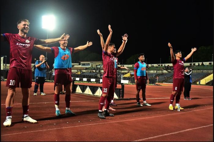 Saddil Ramdani saat merayakan kemenangan tim Sabah FC usai laga uji coba melawan Geylang International, Sabtu (11/2/2023).