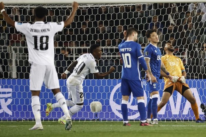Penyerang Real Madrid, Vinicius Junior, merayakan golnya ke gawnag Al Hilal dalam final Piala Dunia Antarklub 2022.