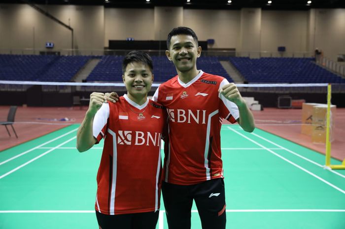 Apriyani Rahayu (kiri) dan Fajar Alfian (kanan) didapuk sebagai kapten tim Indonesia pada ajang Kejuaraan Beregu Campuran Asia 2023.