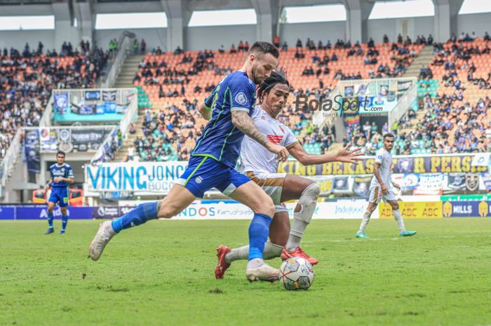 Tiga pemain Persib Bandung termasuk Marc Klok (kiri) dipastikan bergabung ke Timnas Indonesia. Pelatih Bojan Hodak pun melepas pemain dengan semringah ke Piala Asia 2023.