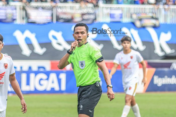 Wasit Liga 1 bakal menjalani pelatihan selama enam bulan untuk bisa memaksimalkan penerapan Video Assistant Referee (VAR).