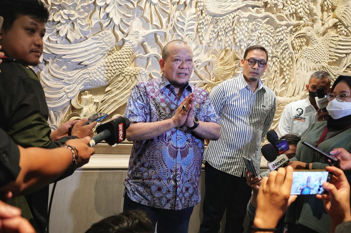 Calon Ketua Umum PSSI periode 2023-2027, La Nyalla kepada wartawan di Hotel Shangri-La, Jakarta, Selasa (14/2/2023).