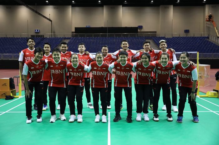 Tim bulu tangkis Indonesia berpose jelang Kejuaraan Beregu Asia 2023 yang digelar di Abu Dhabi, Uni Emirat Arab, 14-19 Februari 2023.