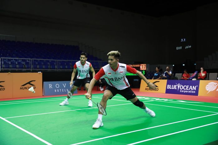 Pasangan ganda putra Indonesia, Pramudya Kusumawardana/Yeremia Erich Yoche Yacob Rambitan, saat berlaga melawan tim Suriah pada ajang Kejuaraan Beregu Campuran Asia 2023 di Dubai Exhibition Centre, Dubai, Uni Emirat Arab, Selasa (14/2/2023).