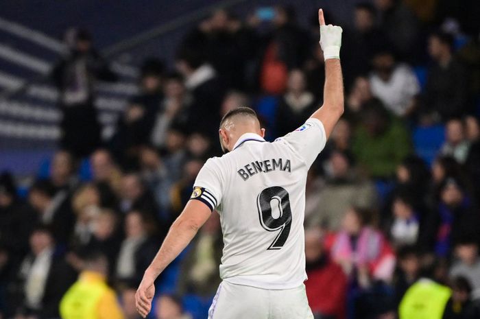 Karim Benzema cetak gol penalti dalam laga Real Madrid vs Elche (15/2/2023) dan menjadi raja gol tersubur kedua Los Blancos di Liga Spanyol setelah Cristiano Ronaldo.