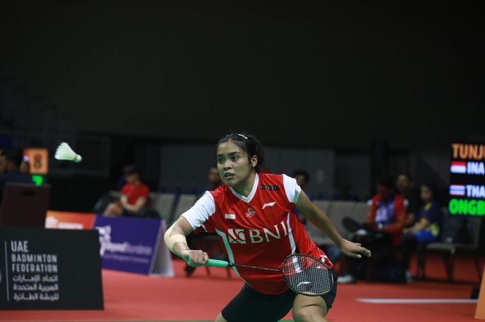 Pemain tunggal putri Indonesia, Gregoria Mariska Tunjung saat pertandingan Indonesia melawan Thailand pada Kejuaraan Beregu Campuran Asia 2023 di Dubai Exhibition Centre, Uni Emirat Arab, Kamis (16/2/2023)
