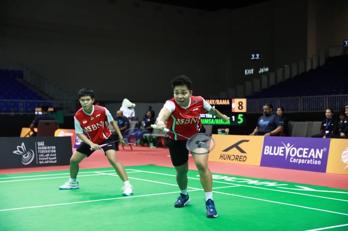 Pasangan ganda putri Indonesi, Apriyani Rahayu/Siti Fadia Silva Ramadhanti, pada partai ketiga melawan Thailand Kejuaraan Beregu Campuran Asia 2023 di Dubai Exhibition Centre, Kamis (16/2/2023).