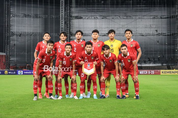 Skuat timnas U-20 Indonesia (skuad timnas U-20 Indonesia) sedang berfoto bersama jelang berlaga dalam pertandingan turnamen Mini Internasional di Stadion Gelora Bung Karno, Senayan, Jakarta, Jumat (17/2/2023).