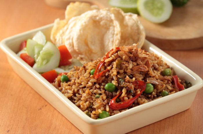 Hidangan nasi goreng rendang enak untuk menu sahur Ramadhan
