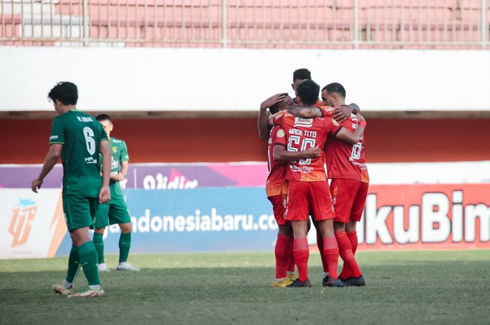 Selebrasi pemain Bali United usai mencetak gol ke gawang Persebaya Surabaya, Sabtu (18/2/2023) di Stadion Maguwoharjo, Sleman