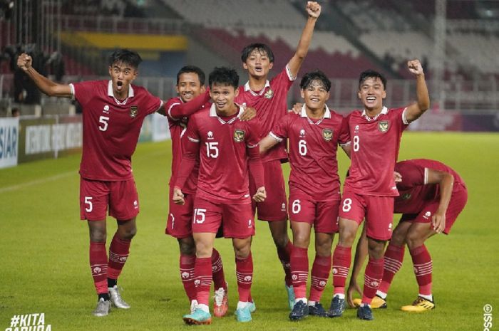 Para pemain Timnas U-20 Indonesia selebrasi kemenangan 4-0 atas Selandia Baru dalam turnamen mini internasional di Stadion Utama GBK, Jakarta, 17 Februari 2023.