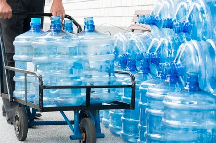 Satpol PP Tutup Depot Air Isi Ulang yang Langgar Kesehatan di Jakbar-Jaksel