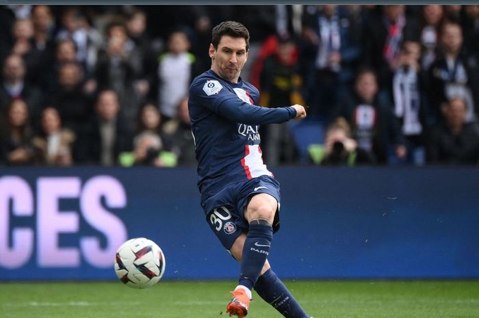 Lionel Messi mencetak gol kemenangan PSG dalam laga ketat melawan Lille yang berakhir 4-3 lewat sepakan perekik.