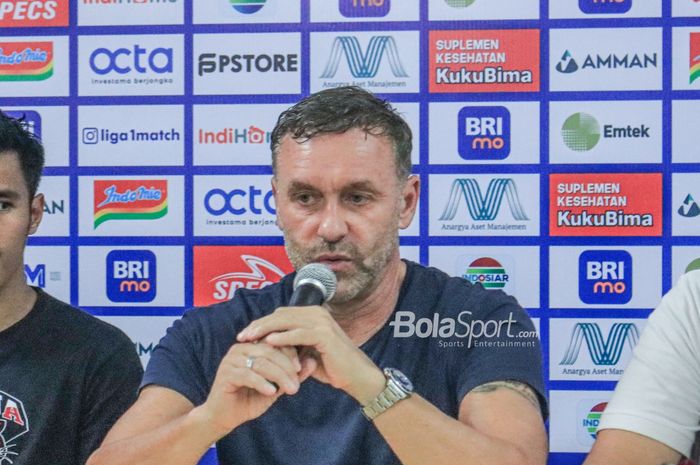 Pelatih Persija Jakarta, Thomas Doll mengomentari kabar buruk yang diterima klub setelah mengalahkan Persebaya Surabaya pada lanjutan Liga 1 2022-2023.
