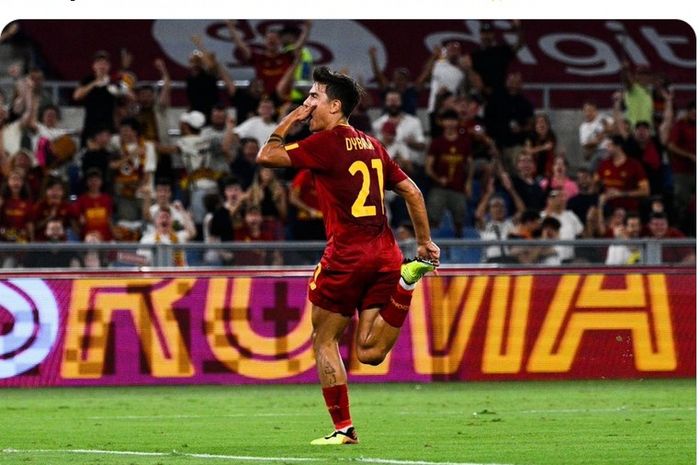Pemain AS Roma, Paulo Dybala, melakukan selebrasi usai mencetak gol dalam laga AS Roma vs RB Salzburg di leg kedua fase play-off&nbsp;menuju babak 16 besar Liga Europa 2022-2023 yang digelar pada Kamis (23/2/2023) waktu setempat atau Jumat dini hari WIB