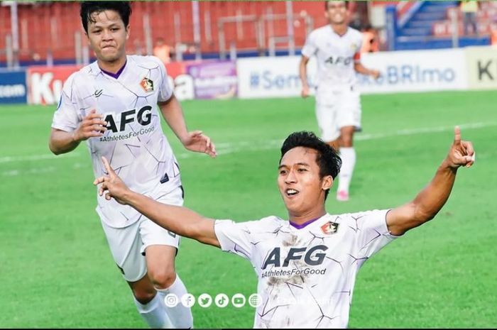 Striker Persik Kediri, Mohammad Khanafi mendapat pujian setinggi langit dari pelatihnya, Divaldo Alves usai mencetak brace saat menghancurkan RANS Nusantara FC.