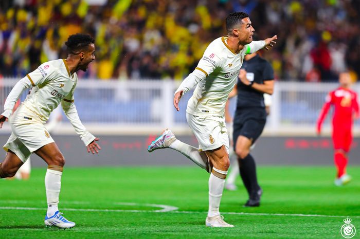 Selebrasi Cristiano Ronaldo usai mencetak gol yang membawa Al Nassr menang 3-0 atas Damac FC di partai Liga Arab Saudi, Sabtu (25/2/2023).
