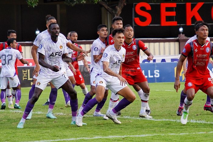 Partandingan Arema FC melawan Persik Kediri di Stadion PTIK, Jakarta, Selasa (28/2/2023).