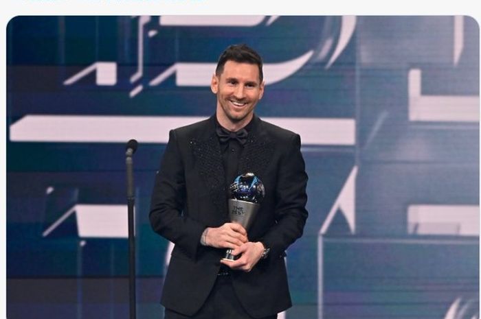 Pemain PSG dan timnas Argentina, Lionel Messi, berhasil meraih The Best FIFA Men's Player 2022.