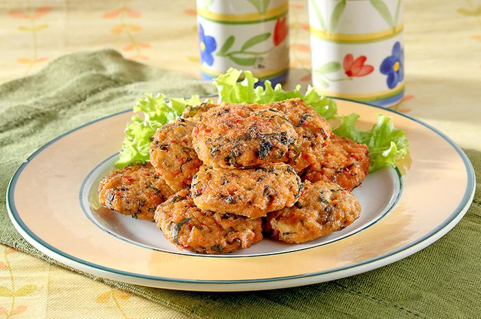 Hidangan perkedel tahu kemangi untuk menu sahur Ramadhan