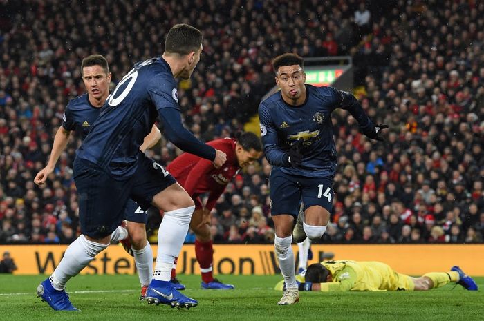 Jesse Lingard (kanan) pencetak gol terakhir Manchester United di markas Liverpool, Anfield, yang terjadi pada duel Liga Inggris 2018-2019.