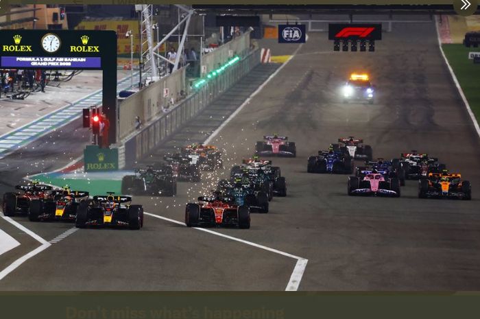 Aksi dua pembalap Red Bull, Max Verstappen dan Sergio Perez pada sesi balapan F1 GP Bahrain 2023, Minggu (5/3/2023)