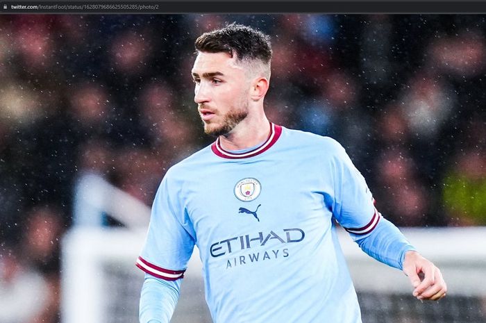 Aymeric Laporte menjadi incaran Paris Saint-Germain dan Tottenham Hotspur usai menginginkan hengkang dari Manchester City di bursa transfer musim panas 2023.