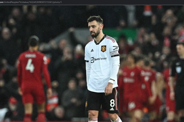 Wajah kecewa Bruno Fernandes saat Manchester United dikalahkan Liverpool di Stadion Anfield dengan skor 0-7 dalam lanjutan Liga Inggris 2022-2023.