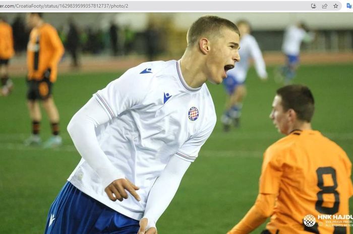 Bek tengah Hajduk Split, Luka Vu&scaron;ković, kabarnya masuk radar transfer Manchester City.