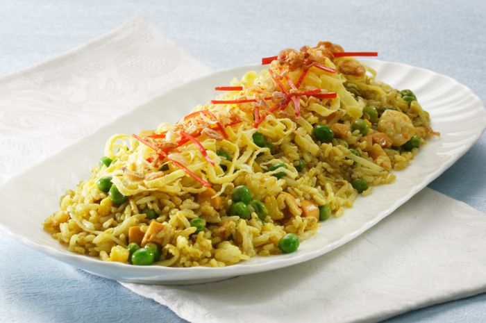 Hidangan nasi goreng kari untuk menu sahur Ramadhan