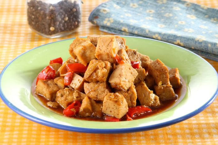 Hidangan orek tahu putih telur untuk menu sahur Ramadhan