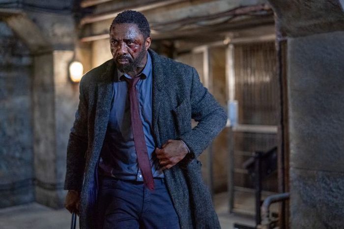 Idris Elbakembali sebagai DCI John Luther di film 'Luther: The Fallen Sun'.
