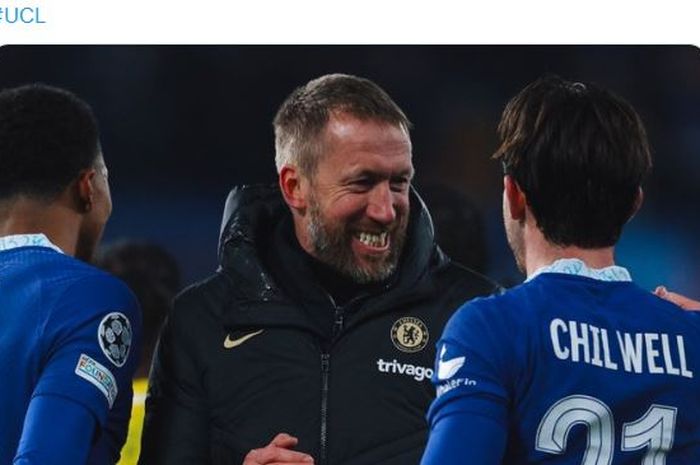 Pelatih Chelsea, Graham Potter, melakukan selebrasi bersama Ben Chilwell seusai laga leg kedua babak 16 besar Liga Champions kontra Borussia Dortmund di Stadion Stamford Bridge, Selasa (7/3/2023).