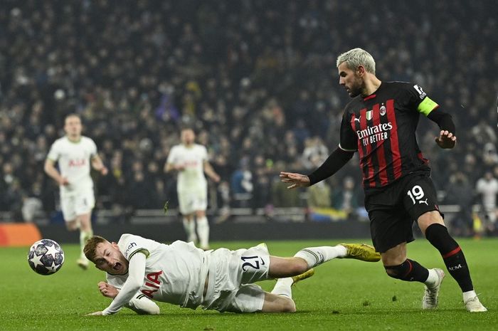 Tottenham Hotspur's Swedish midfielder Dejan Kulusevski (L) reacts as he falls next to AC Milan's French defender Theo Hernandez (R) during the UEFA Champions League round of 16 second-leg football match between Tottenham Hotspur and Milan AC at Tottenham Hotspur Stadium in London on March 8, 2023. 