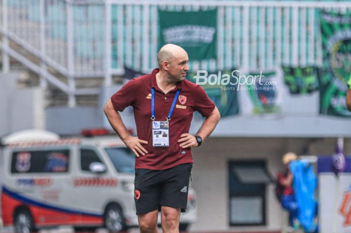 Pelatih PSM Makassar, Bernardo Tavares ternyata memiliki penyesalan besar di balik kemenangan penting atas Persikabo 1973 pada lanjutan Liga 1 2022-2023.